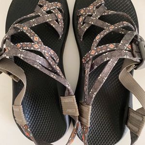 Chacos- women’s 8, double toe strap